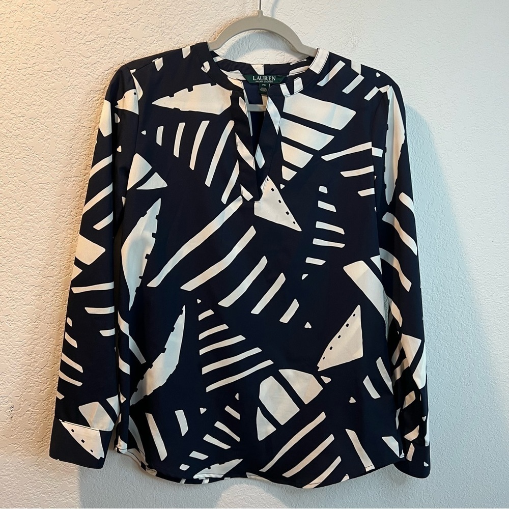 Women’s Lauren Ralph Lauren blue patterned v-neck long sleeve blouse size PS